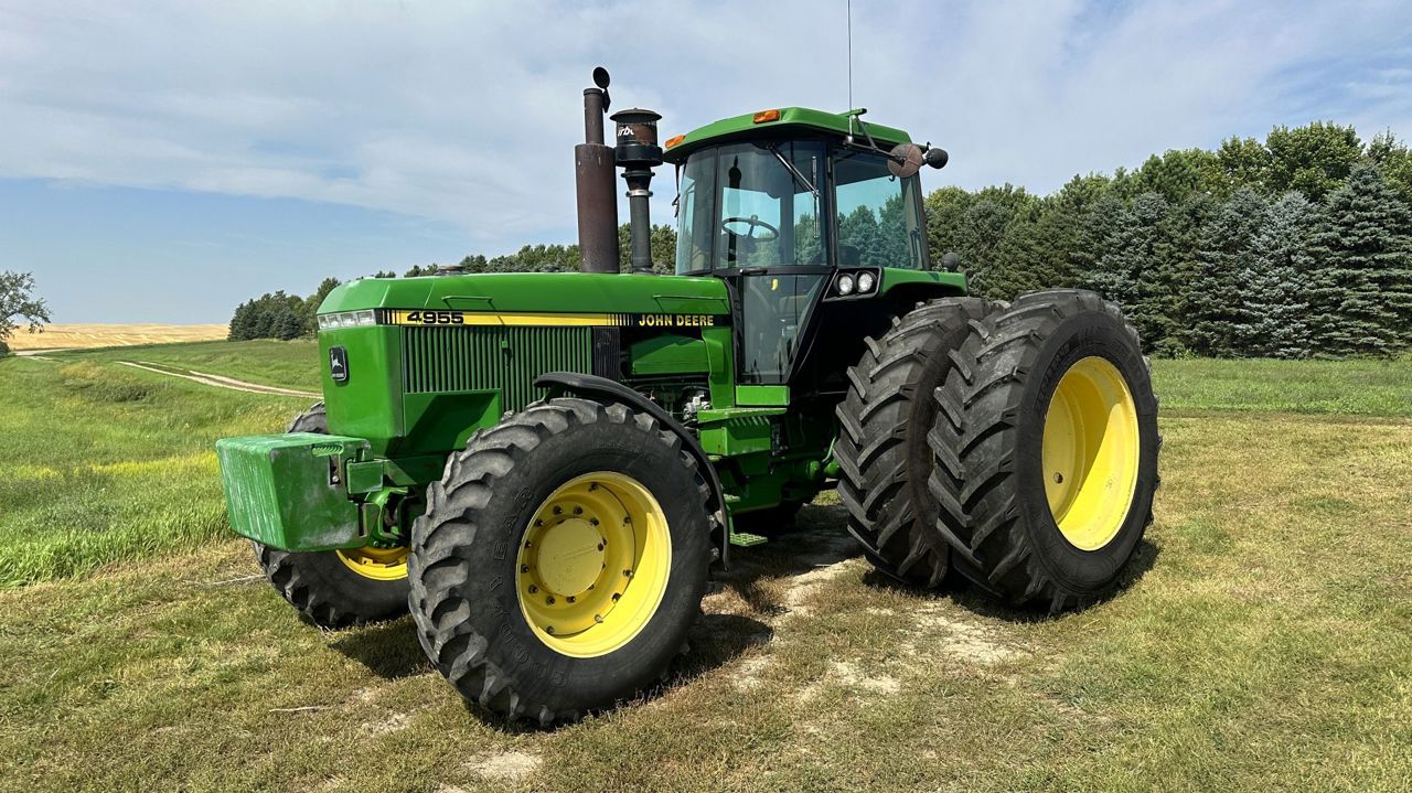 1990 John Deere 4955